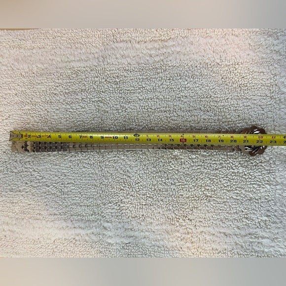 VINTAGE SILVER METAL STRETCH BELT, WITH DECORATIVE CLOSURE. - Picture 6 of 7